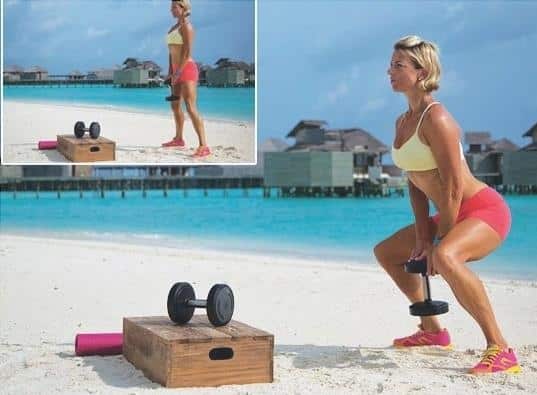 Sentadilla de alcantarilla con mancuerna