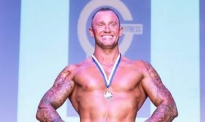 Un Veterano del Ejército, Con una Pierna Amputada, Gana el Campeonato de Culturismo