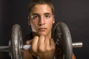 Entrenamiento con pesas en los Adolescentes: Riesgos y Beneficios
