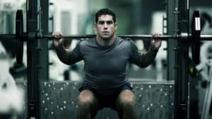 Sentadilla en Smith Machine – Consejos, Errores a Evitar y Variaciones