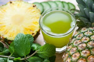 El Agua Detox de Piña y Pepino que Va a Acelerar tu Metabolismo