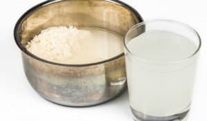 7 Beneficios del Agua de Arroz para la Piel y el Cabello