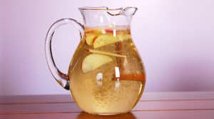 El agua de Manzana Adelgaza? Beneficios y Consejos