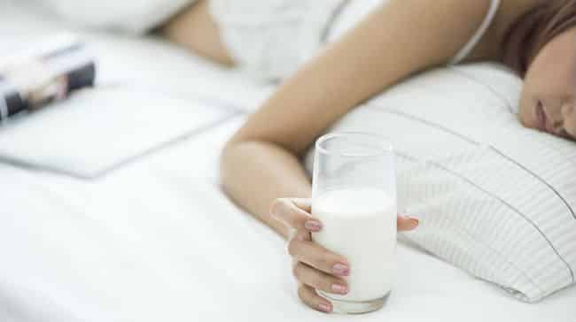 12 Alimentos para Mejorar el Sueño - Dormir Mejor y Más Fácil 1 12 Alimentos para Mejorar el Sueño - Dormir Mejor y Más Fácil 1
