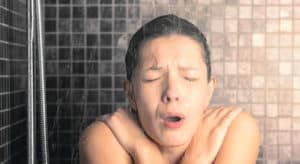 Tomar Un Baño Frío Adelgaza La Misma?