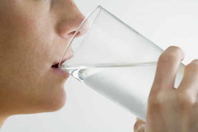 11 Beneficios de Beber Agua Inmediatamente Después de Despertar 1