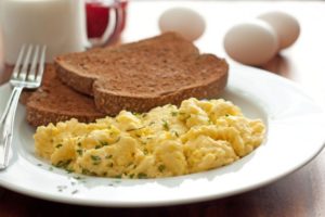 9 Maneras Sencillas y Equilibradas de Comer Proteínas en Todas las Comidas del Día