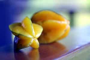 La carambola es malo para los riñones?