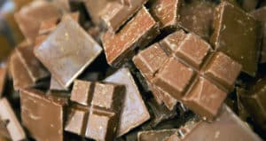 Chocolate ata o suelta el intestino?