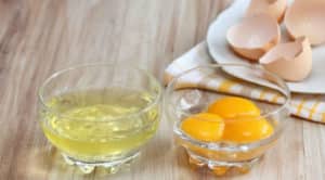 Clara de huevo cruda ¿hace mal?