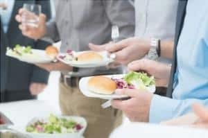 Cómo Acabar Con la Barriga: 11 Consejos! 4 Comer en el Trabajo