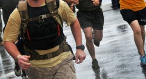 8 Beneficios de entrenar con chaleco de peso y consejos para obtener los mejores resultados