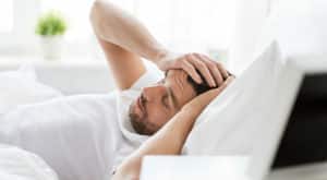Dolor de Cabeza al Despertar – Causas y Qué Hacer