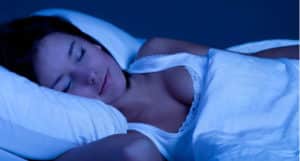 Por eso Siempre Se Debe de Dormir en la Oscuridad?