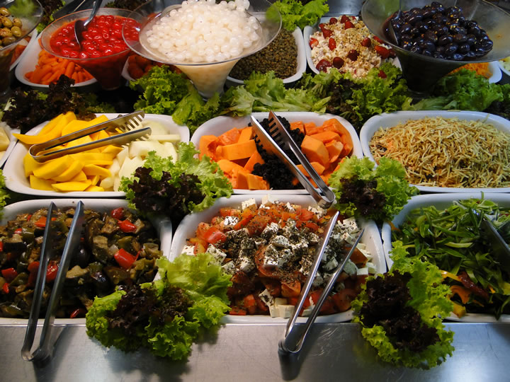 Cómo Hacer un Plato Saludable en un Restaurante Por Kilo 1 Cómo Hacer un Plato Saludable en un Restaurante Por Kilo 1