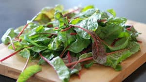 10 Recetas con la hoja de la remolacha para adelgazar