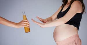 Como el consumo de Alcohol Durante el Embarazo Aumenta el Riesgo de Dependencia del Hijo
