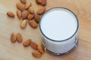 7 Beneficios de la Leche Vegetal y Cómo Hacer En Casa