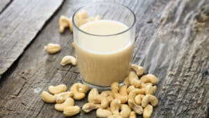 La leche de Castañas de Cajú – los Beneficios y las ganancias