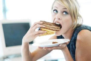 Como los picos de insulina afectan a su cuerpo y cómo evitarlos