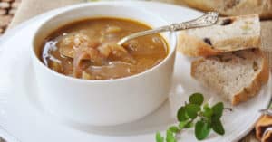 6 Recetas de Sopa de Cebolla Simple Light