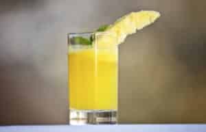 5 Recetas de jugo detox con piña para adelgazar