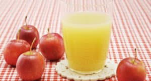10 Recetas de jugo detox con manzana para adelgazar
