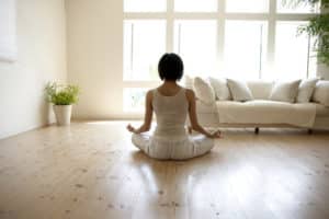 Cómo Hacer Ejercicios de Yoga en Casa