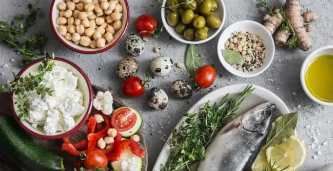 Adoptar la Dieta Mediterránea en la Tercera Edad Puede Prolongar la Vida, Dice Estudio