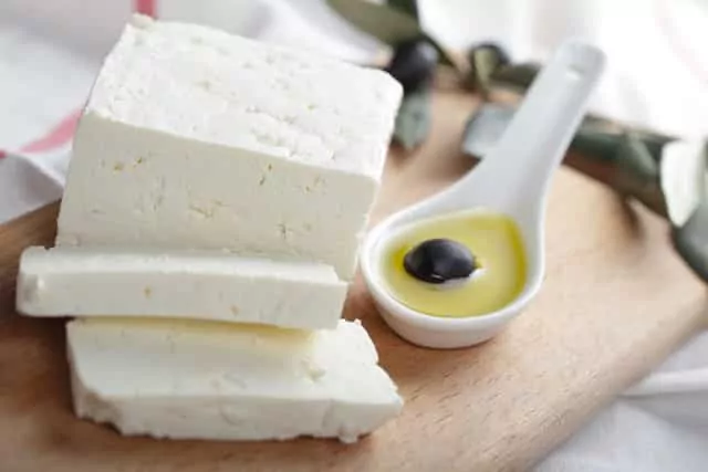 Conozca los beneficios del queso feta, uno de los más saludables que existen